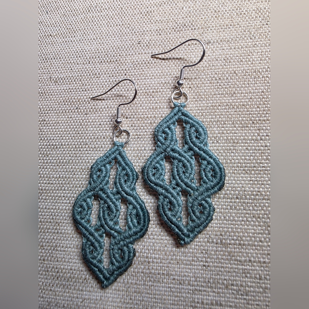 NWOT Handmade Micromacramé Celtic Earrings